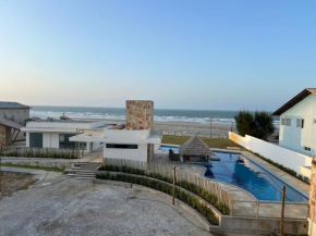 Casa de luxo em condomínio pé na areia com 4 suítes, roftoop com jacuzzi e vista para o mar